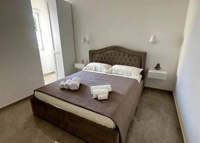 Domus Afrodite - *
